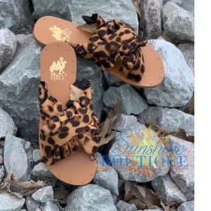 NEW Size 9 cheetah sandals